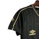 Camisa Santos Charlie Brown Jr 24/25 - Umbro Versão Feminina